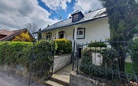 Villa Amalia, Centrum Banska Stiavnica, Parkovanie Pre 2 Auta, Velka Zahrada S Krbom, Cela Villa Amalia Pre 14 Osob Alebo Samostatne Nezavisle Prve Podlazie Villa Ama Pre 6 Osob Alebo Samostatne Nezavisle Podkrovie Villa Lia Pre 8 Osob,Pristup Cez Pi