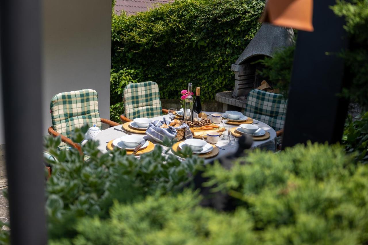 Villa Amalia, Centrum Banska Stiavnica, Parkovanie Pre 2 Auta, Velka Zahrada S Krbom, Cela Villa Amalia Pre 14 Osob Alebo Samostatne Nezavisle Prve Podlazie Villa Ama Pre 6 Osob Alebo Samostatne Nezavisle Podkrovie Villa Lia Pre 8 Osob,Pristup Cez Pi Kültér fotó