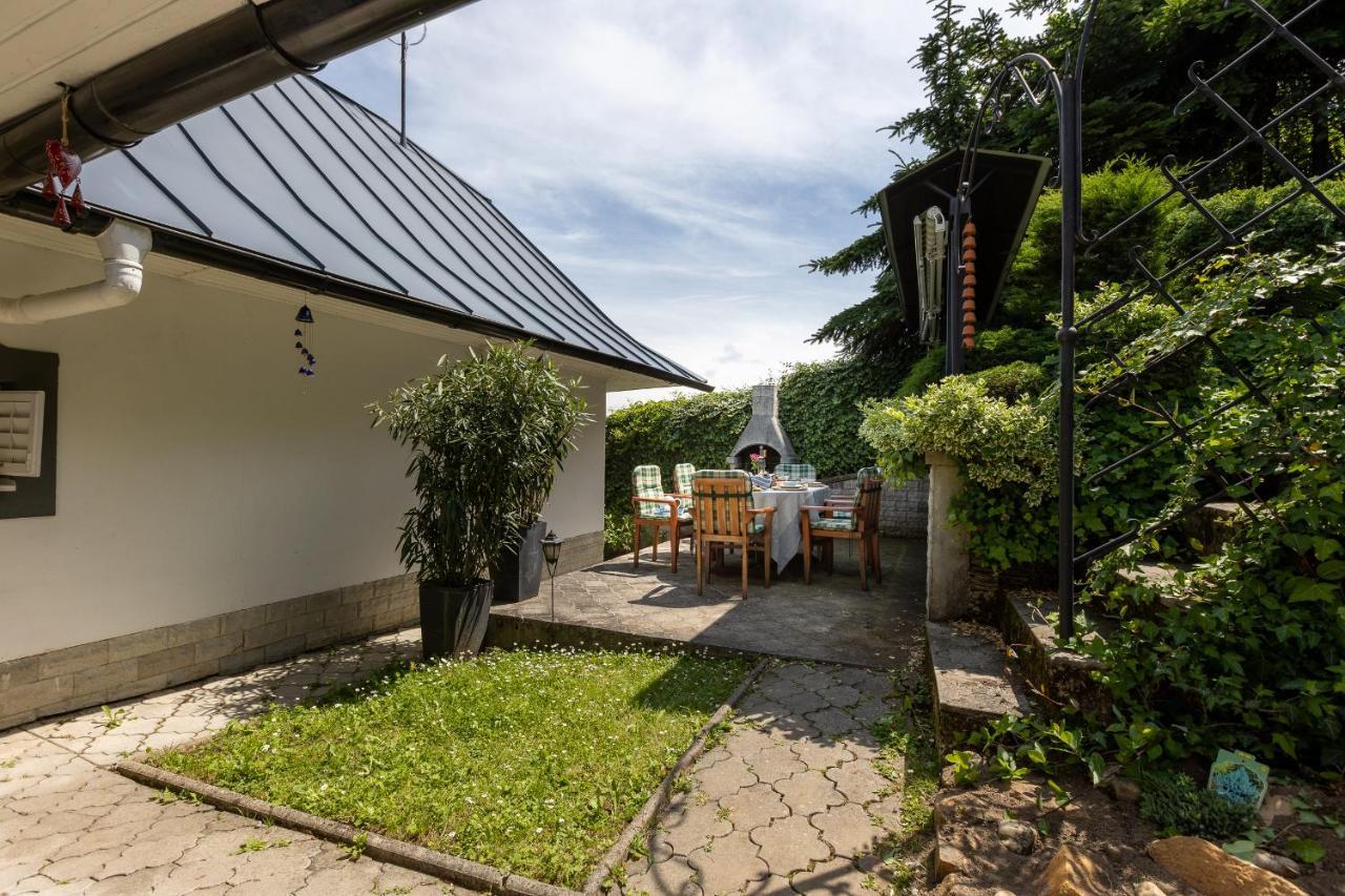 Villa Amalia, Centrum Banska Stiavnica, Parkovanie Pre 2 Auta, Velka Zahrada S Krbom, Cela Villa Amalia Pre 14 Osob Alebo Samostatne Nezavisle Prve Podlazie Villa Ama Pre 6 Osob Alebo Samostatne Nezavisle Podkrovie Villa Lia Pre 8 Osob,Pristup Cez Pi Kültér fotó