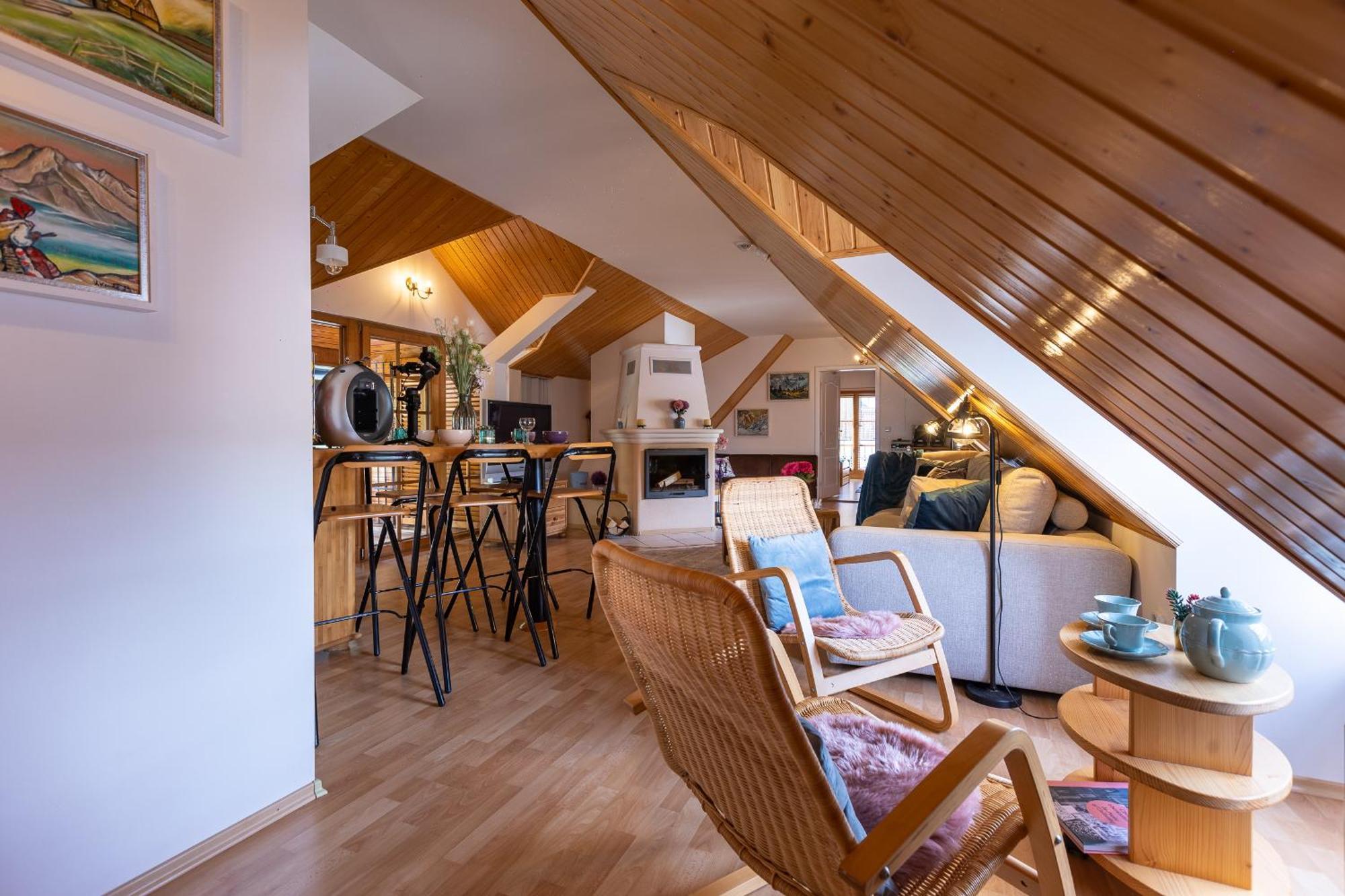 Villa Amalia, Centrum Banska Stiavnica, Parkovanie Pre 2 Auta, Velka Zahrada S Krbom, Cela Villa Amalia Pre 14 Osob Alebo Samostatne Nezavisle Prve Podlazie Villa Ama Pre 6 Osob Alebo Samostatne Nezavisle Podkrovie Villa Lia Pre 8 Osob,Pristup Cez Pi Kültér fotó