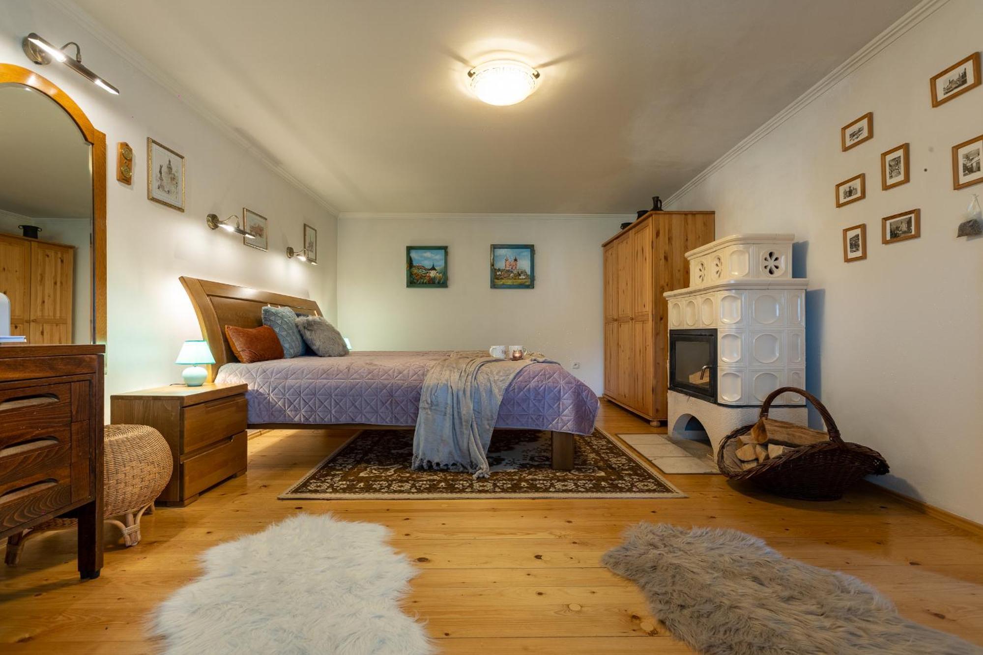 Villa Amalia, Centrum Banska Stiavnica, Parkovanie Pre 2 Auta, Velka Zahrada S Krbom, Cela Villa Amalia Pre 14 Osob Alebo Samostatne Nezavisle Prve Podlazie Villa Ama Pre 6 Osob Alebo Samostatne Nezavisle Podkrovie Villa Lia Pre 8 Osob,Pristup Cez Pi Kültér fotó