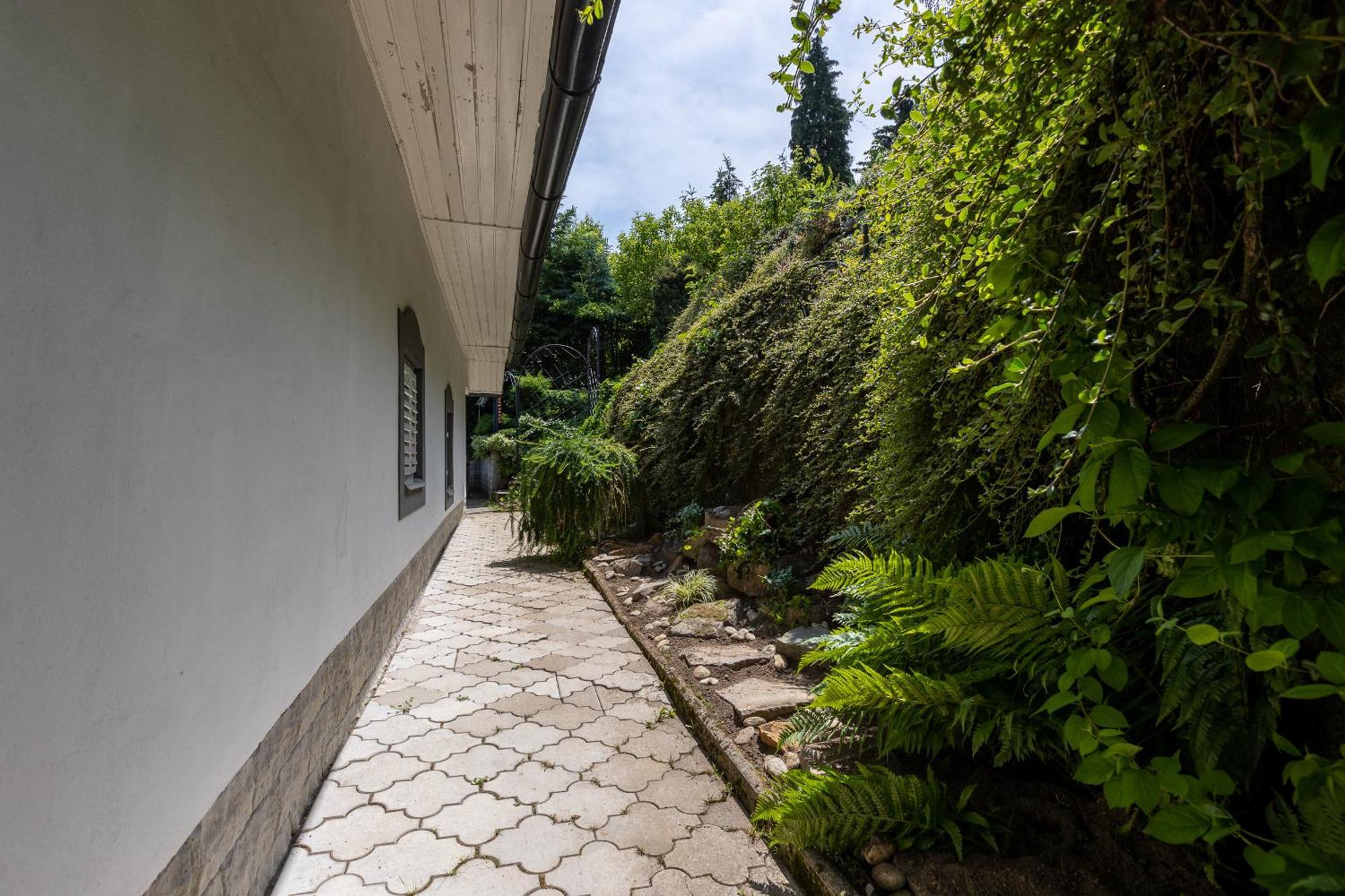 Villa Amalia, Centrum Banska Stiavnica, Parkovanie Pre 2 Auta, Velka Zahrada S Krbom, Cela Villa Amalia Pre 14 Osob Alebo Samostatne Nezavisle Prve Podlazie Villa Ama Pre 6 Osob Alebo Samostatne Nezavisle Podkrovie Villa Lia Pre 8 Osob,Pristup Cez Pi Kültér fotó