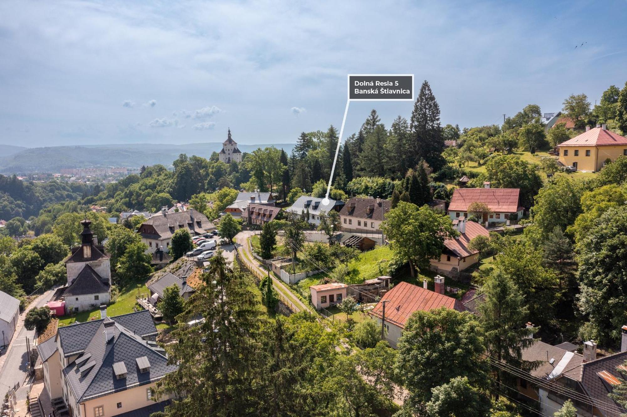 Villa Amalia, Centrum Banska Stiavnica, Parkovanie Pre 2 Auta, Velka Zahrada S Krbom, Cela Villa Amalia Pre 14 Osob Alebo Samostatne Nezavisle Prve Podlazie Villa Ama Pre 6 Osob Alebo Samostatne Nezavisle Podkrovie Villa Lia Pre 8 Osob,Pristup Cez Pi Kültér fotó