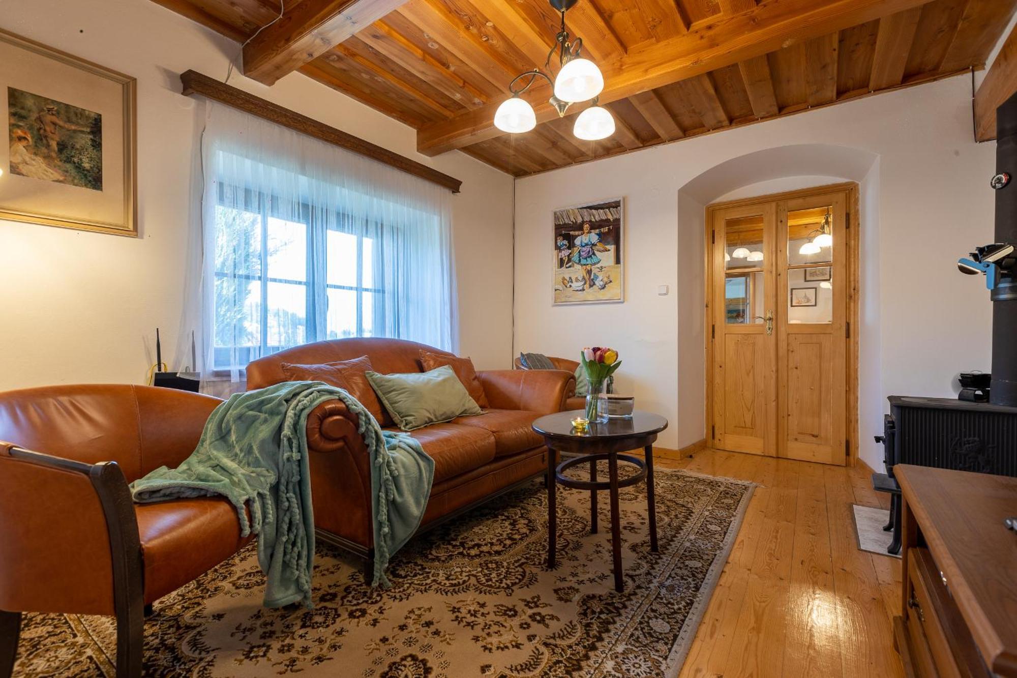 Villa Amalia, Centrum Banska Stiavnica, Parkovanie Pre 2 Auta, Velka Zahrada S Krbom, Cela Villa Amalia Pre 14 Osob Alebo Samostatne Nezavisle Prve Podlazie Villa Ama Pre 6 Osob Alebo Samostatne Nezavisle Podkrovie Villa Lia Pre 8 Osob,Pristup Cez Pi Kültér fotó