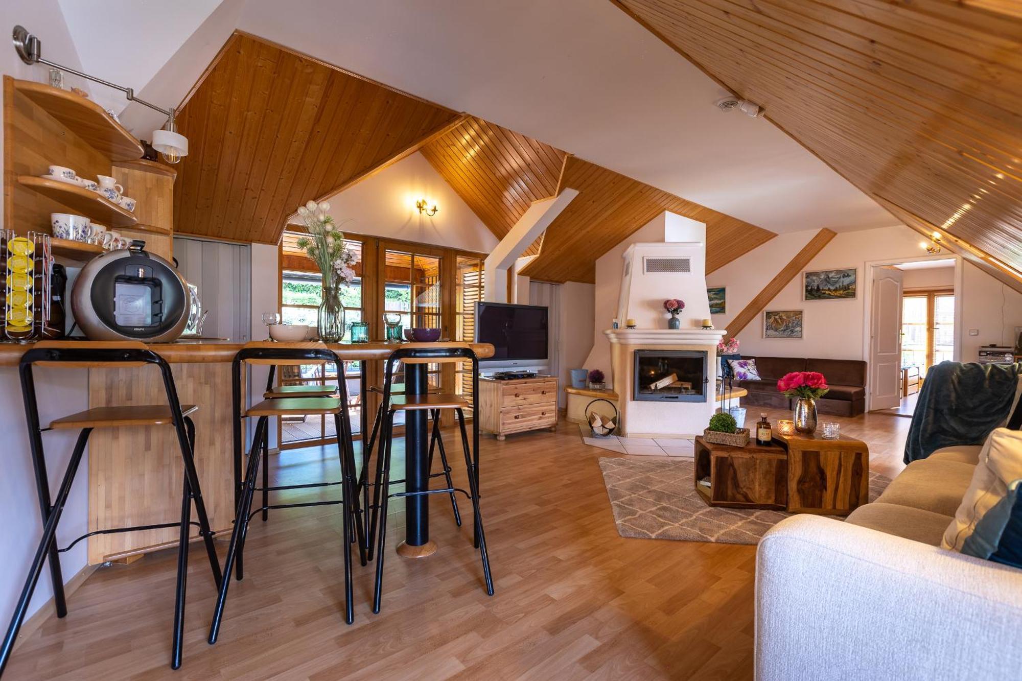 Villa Amalia, Centrum Banska Stiavnica, Parkovanie Pre 2 Auta, Velka Zahrada S Krbom, Cela Villa Amalia Pre 14 Osob Alebo Samostatne Nezavisle Prve Podlazie Villa Ama Pre 6 Osob Alebo Samostatne Nezavisle Podkrovie Villa Lia Pre 8 Osob,Pristup Cez Pi Kültér fotó