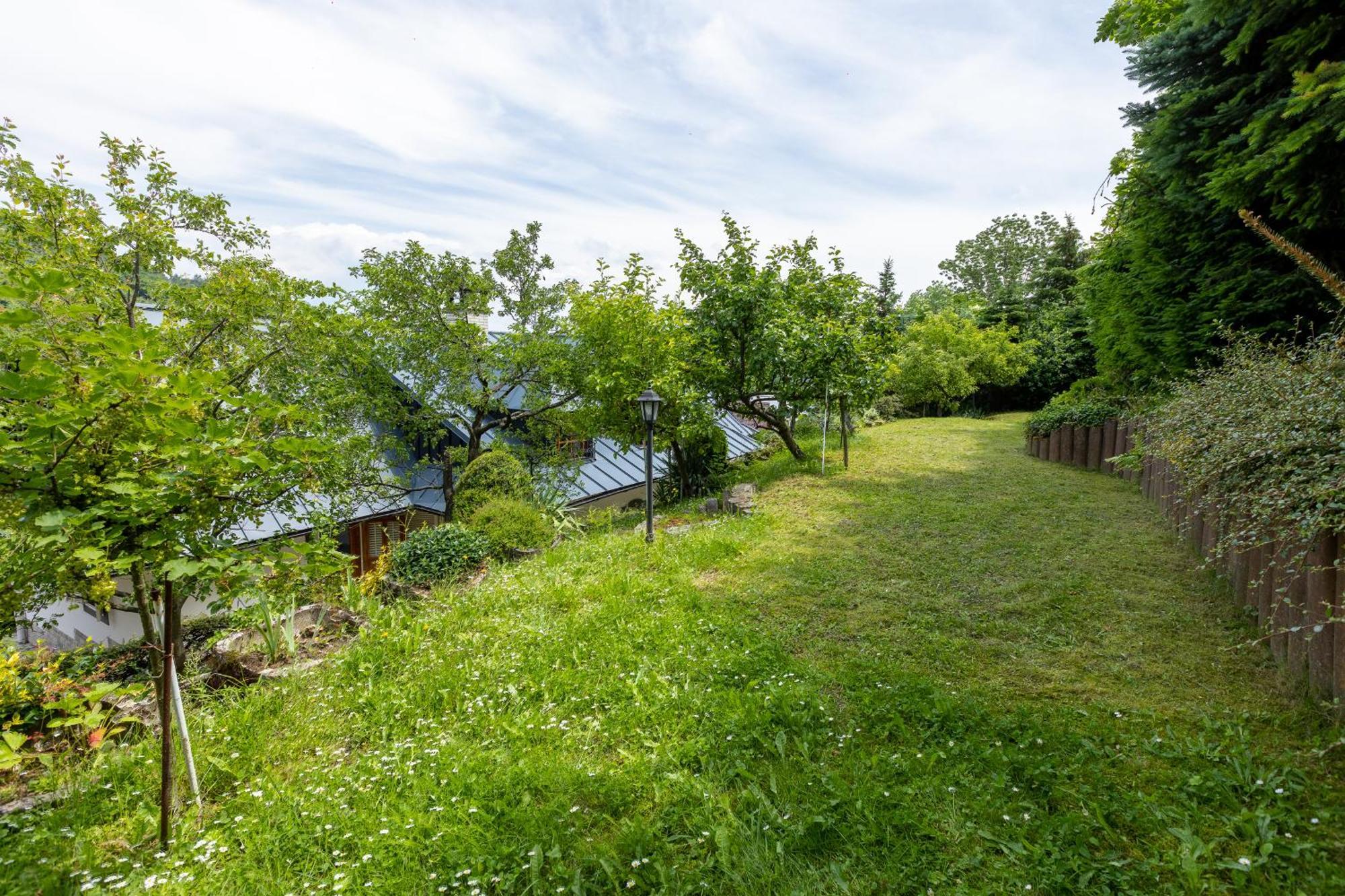 Villa Amalia, Centrum Banska Stiavnica, Parkovanie Pre 2 Auta, Velka Zahrada S Krbom, Cela Villa Amalia Pre 14 Osob Alebo Samostatne Nezavisle Prve Podlazie Villa Ama Pre 6 Osob Alebo Samostatne Nezavisle Podkrovie Villa Lia Pre 8 Osob,Pristup Cez Pi Kültér fotó