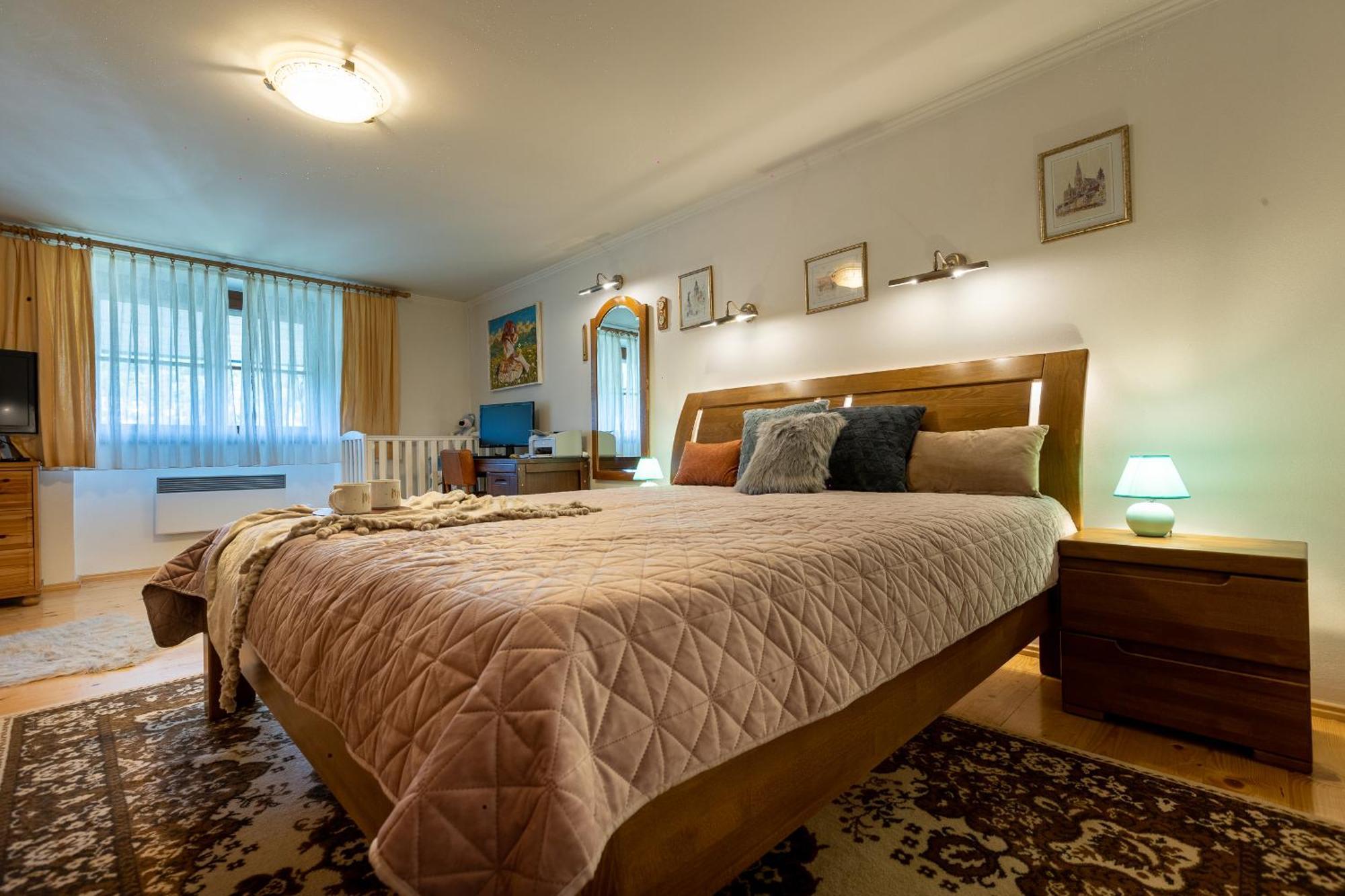 Villa Amalia, Centrum Banska Stiavnica, Parkovanie Pre 2 Auta, Velka Zahrada S Krbom, Cela Villa Amalia Pre 14 Osob Alebo Samostatne Nezavisle Prve Podlazie Villa Ama Pre 6 Osob Alebo Samostatne Nezavisle Podkrovie Villa Lia Pre 8 Osob,Pristup Cez Pi Kültér fotó