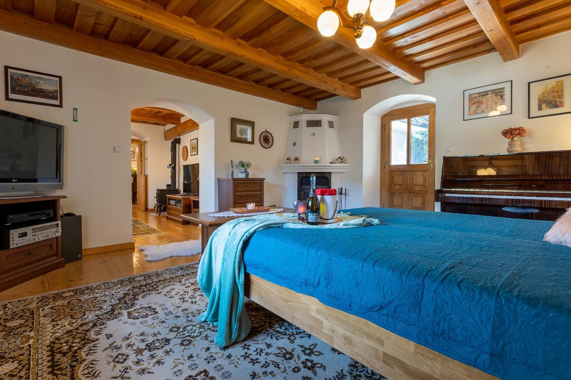 Villa Amalia, Centrum Banska Stiavnica, Parkovanie Pre 2 Auta, Velka Zahrada S Krbom, Cela Villa Amalia Pre 14 Osob Alebo Samostatne Nezavisle Prve Podlazie Villa Ama Pre 6 Osob Alebo Samostatne Nezavisle Podkrovie Villa Lia Pre 8 Osob,Pristup Cez Pi Kültér fotó