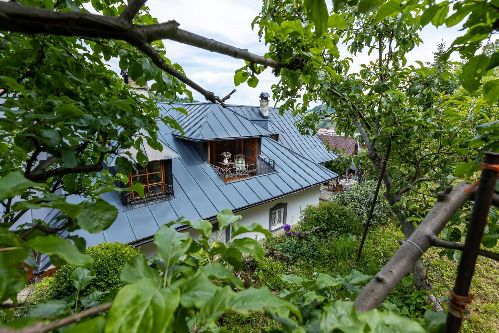 Villa Amalia, Centrum Banska Stiavnica, Parkovanie Pre 2 Auta, Velka Zahrada S Krbom, Cela Villa Amalia Pre 14 Osob Alebo Samostatne Nezavisle Prve Podlazie Villa Ama Pre 6 Osob Alebo Samostatne Nezavisle Podkrovie Villa Lia Pre 8 Osob,Pristup Cez Pi Kültér fotó