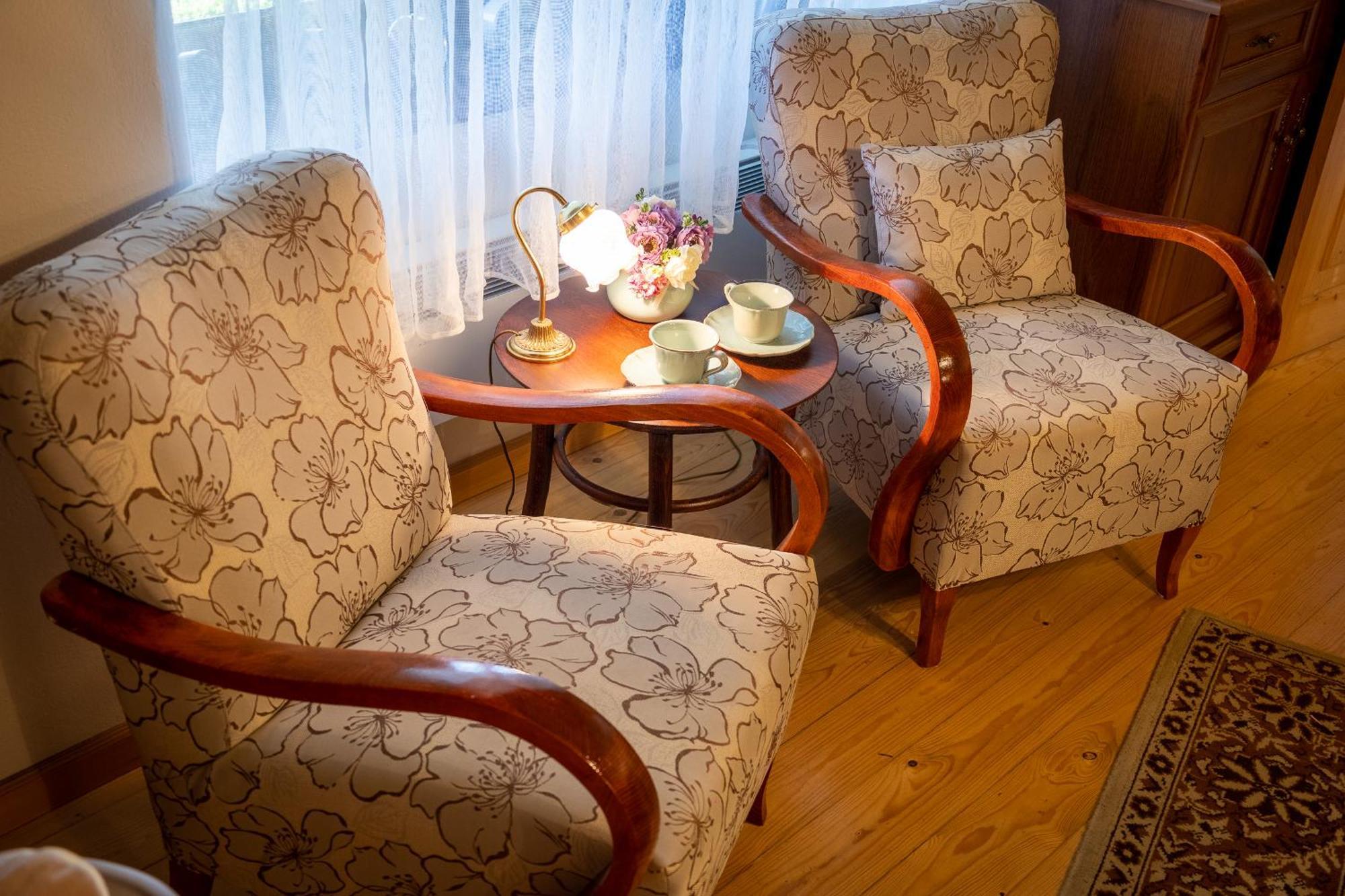 Villa Amalia, Centrum Banska Stiavnica, Parkovanie Pre 2 Auta, Velka Zahrada S Krbom, Cela Villa Amalia Pre 14 Osob Alebo Samostatne Nezavisle Prve Podlazie Villa Ama Pre 6 Osob Alebo Samostatne Nezavisle Podkrovie Villa Lia Pre 8 Osob,Pristup Cez Pi Kültér fotó