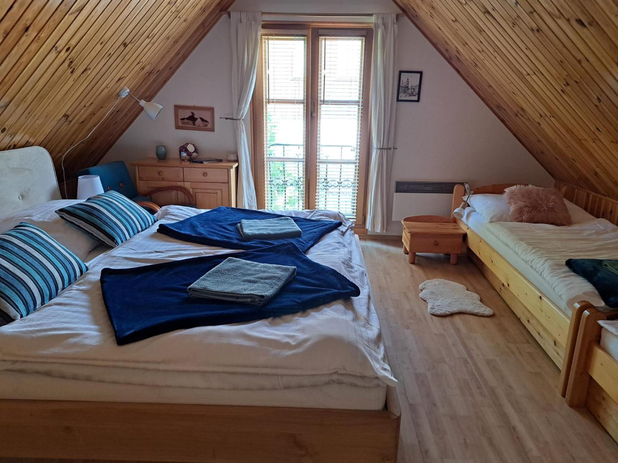 Villa Amalia, Centrum Banska Stiavnica, Parkovanie Pre 2 Auta, Velka Zahrada S Krbom, Cela Villa Amalia Pre 14 Osob Alebo Samostatne Nezavisle Prve Podlazie Villa Ama Pre 6 Osob Alebo Samostatne Nezavisle Podkrovie Villa Lia Pre 8 Osob,Pristup Cez Pi Kültér fotó